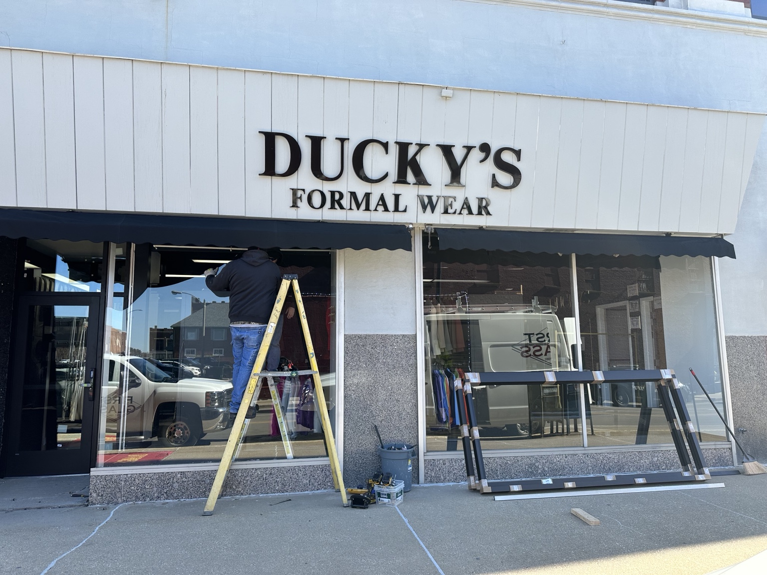 Ducky's storefront - before