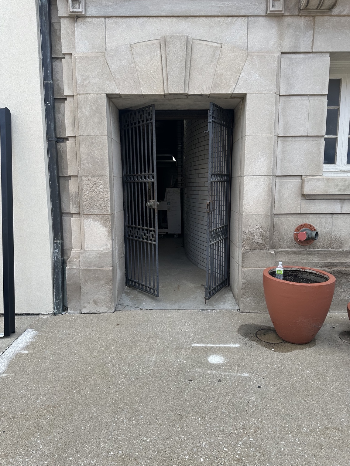 Commercial entrance - before