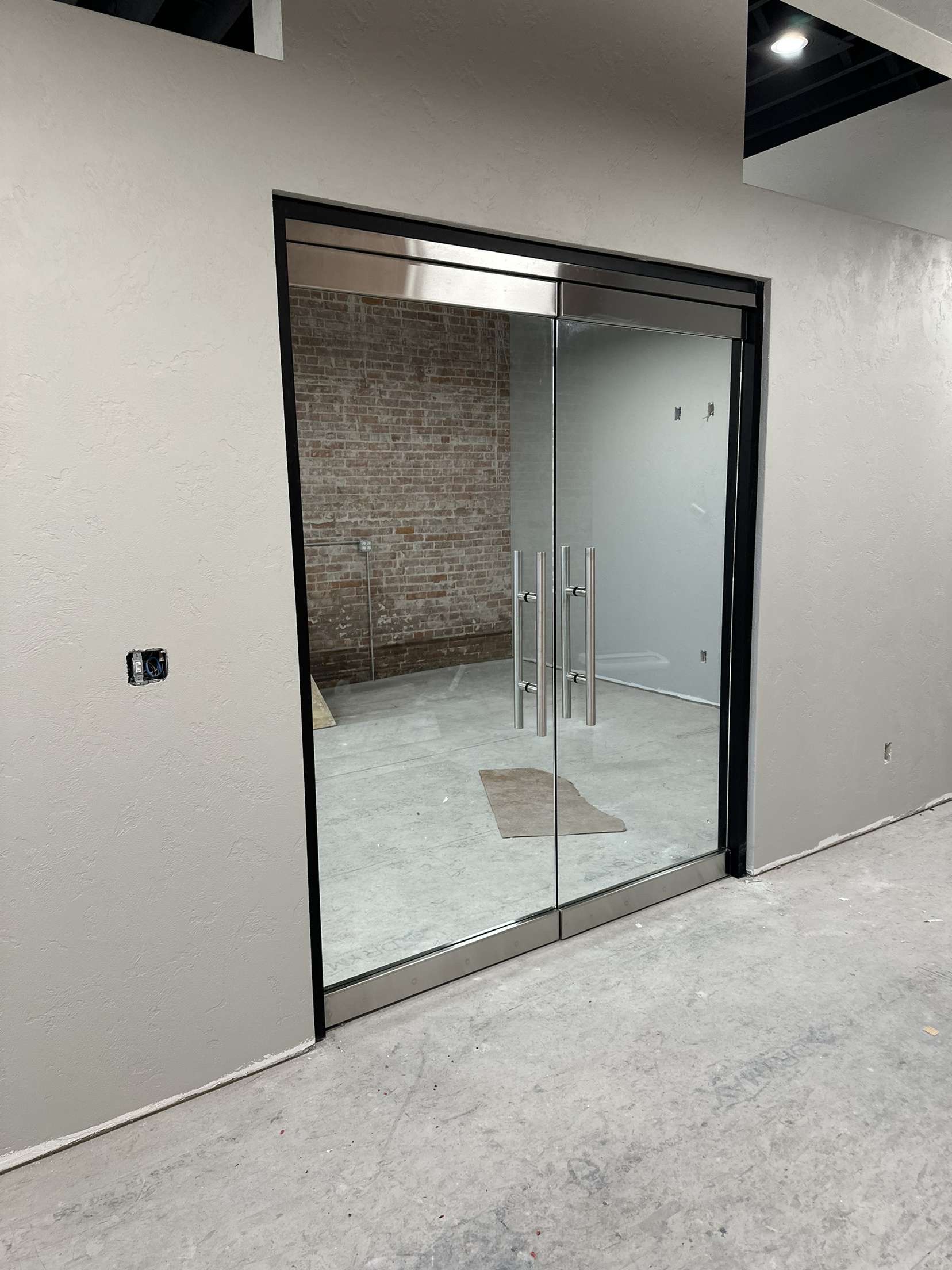 Frameless double glass doors
