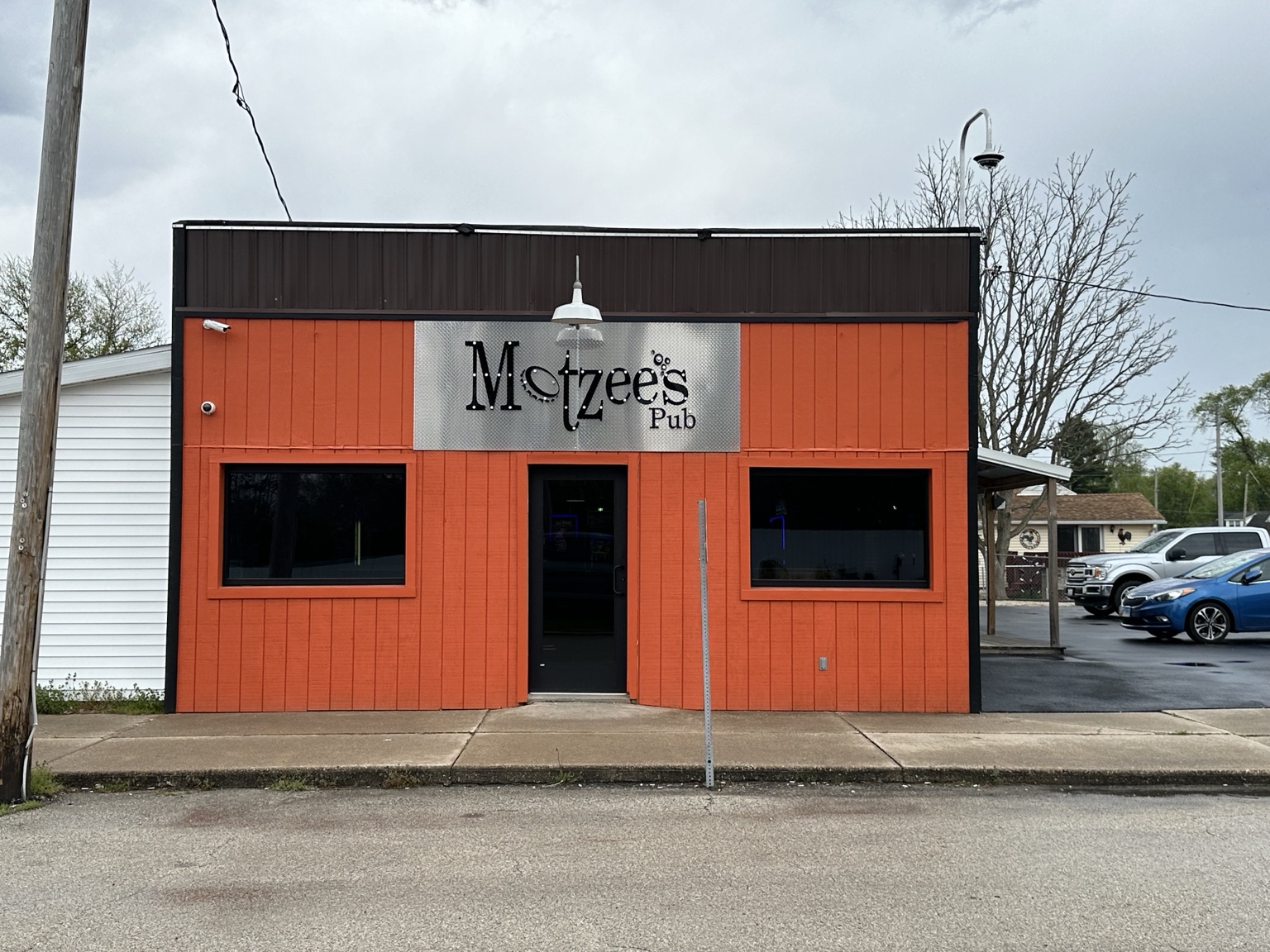 Motzee's Pub storefront