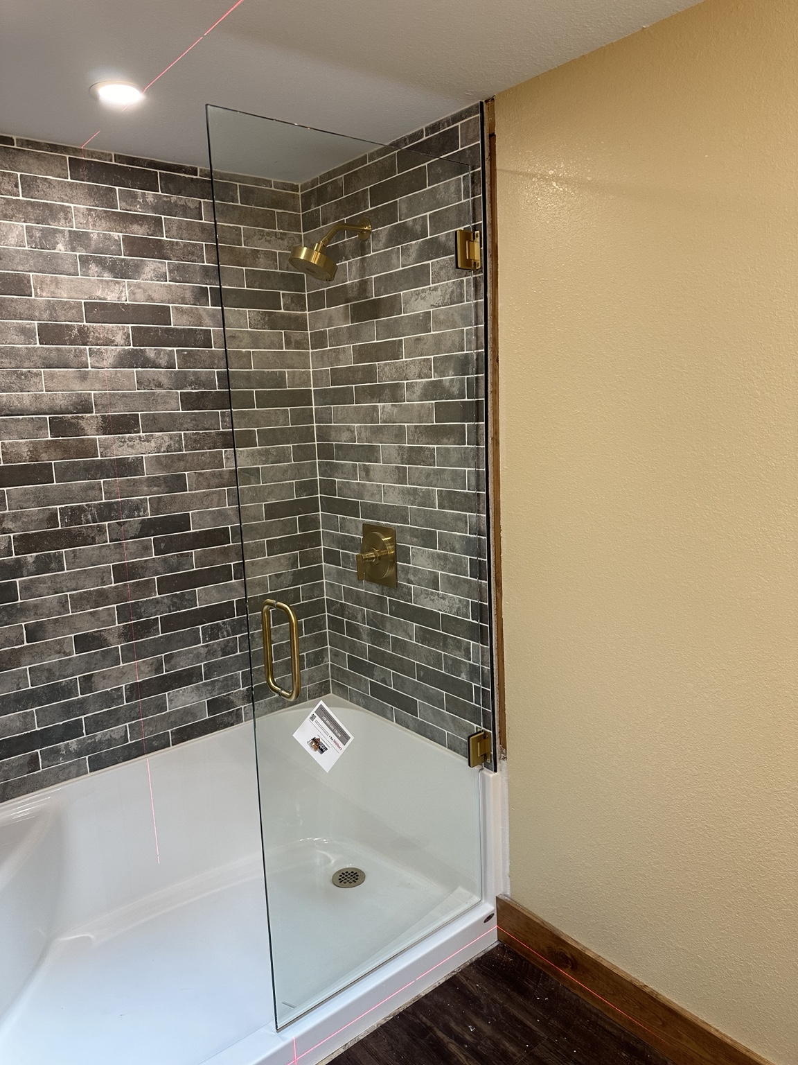 Frameless shower - brushed brass